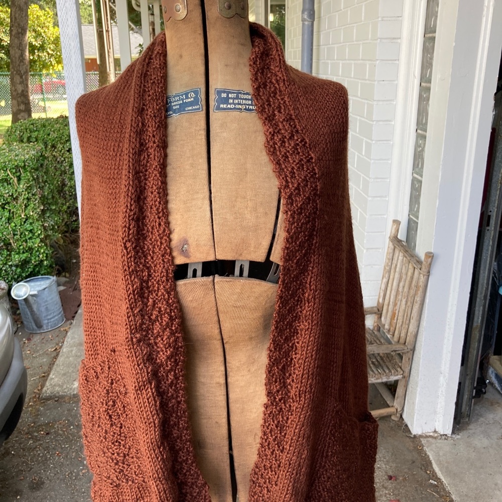 Thick scarf with pockets